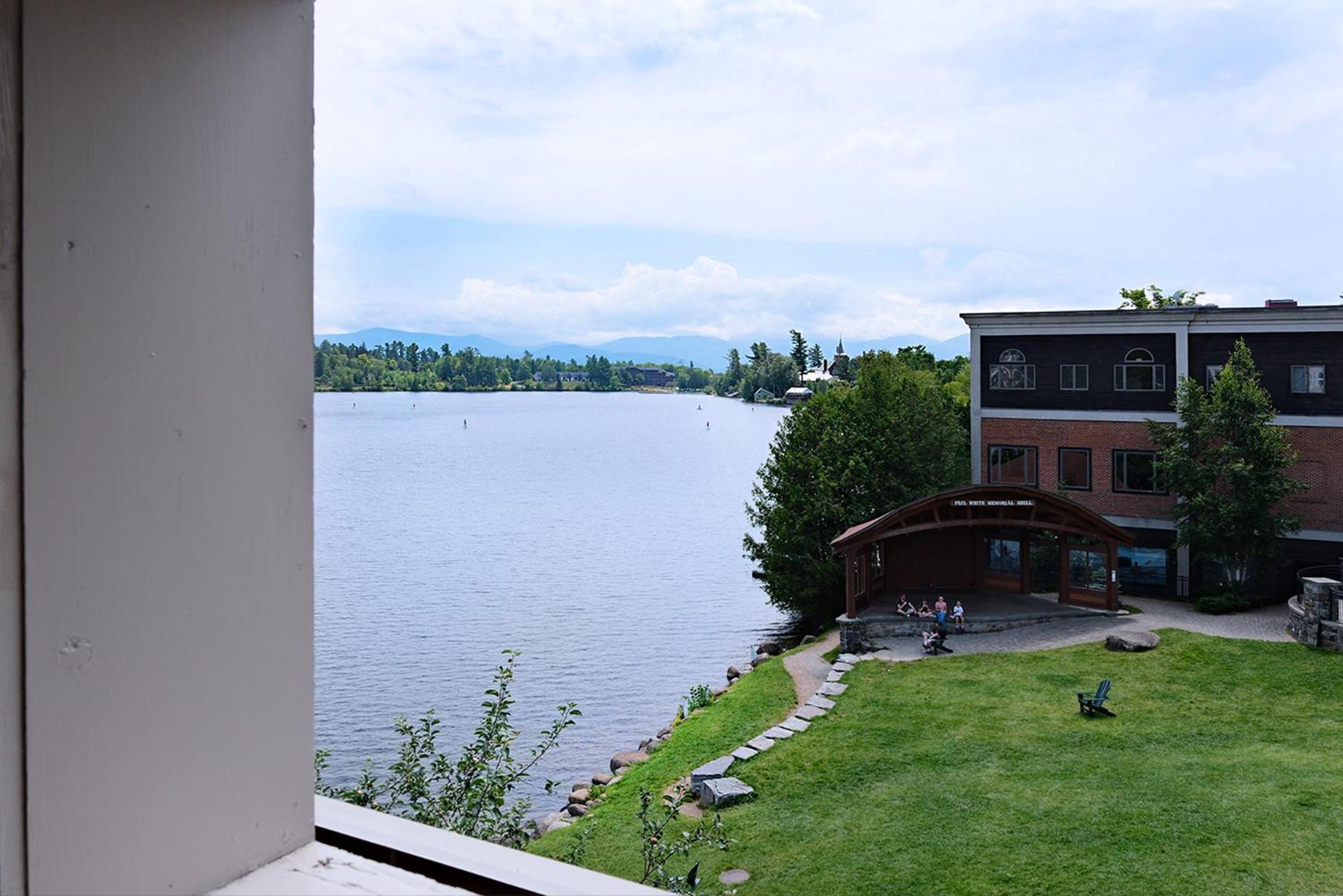 The Haus On Mirror Lake Lake Placid Zimmer foto